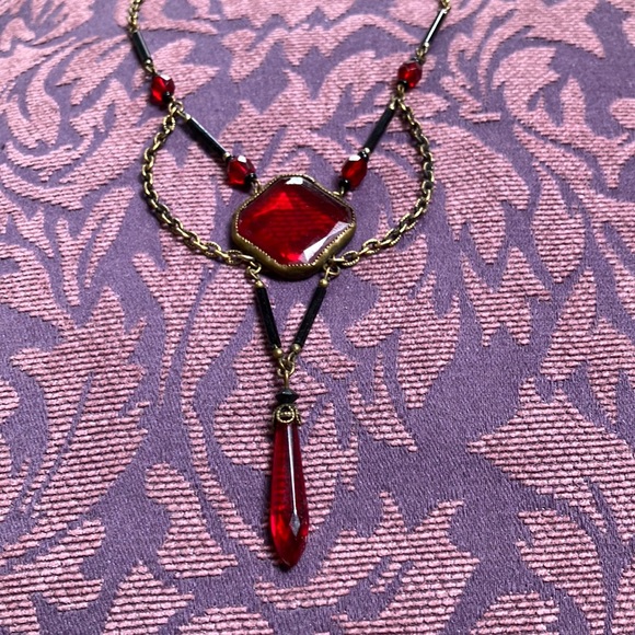 ANTIQUE NECKLACE DEEP RED GLASS STONE, BLACK BEADS THROUGH OUT DROP STONE BOTTOM - Picture 13 of 16